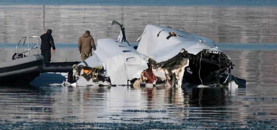 Gobierno de EE. UU. admite responsabilidad en colisión aérea que dejó 67 muertos