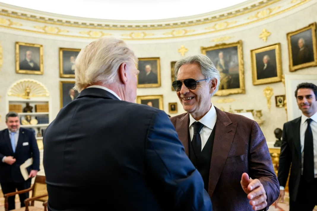 Andrea Bocelli ofrece un recital íntimo en la Casa Blanca para Trump y líderes republicanos