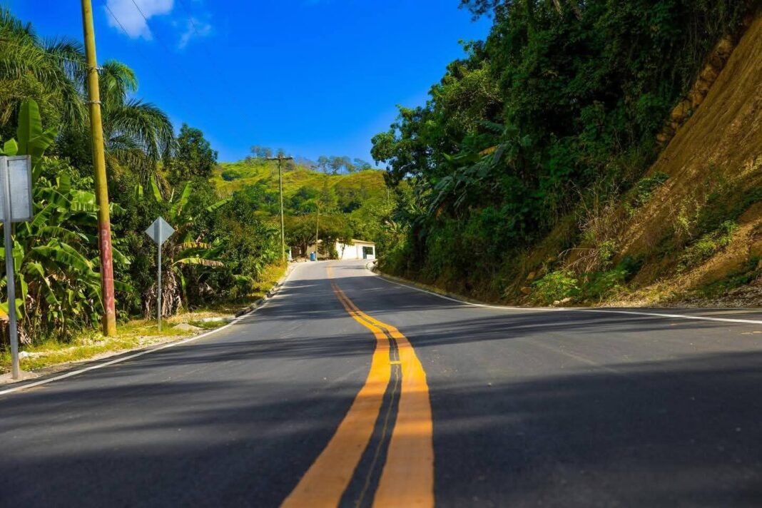 Plinio D’Oleo destaca importancia de nueva carretera El Cercado-Hondo Valle, una obra olvidada por los gobiernos, con un final feliz