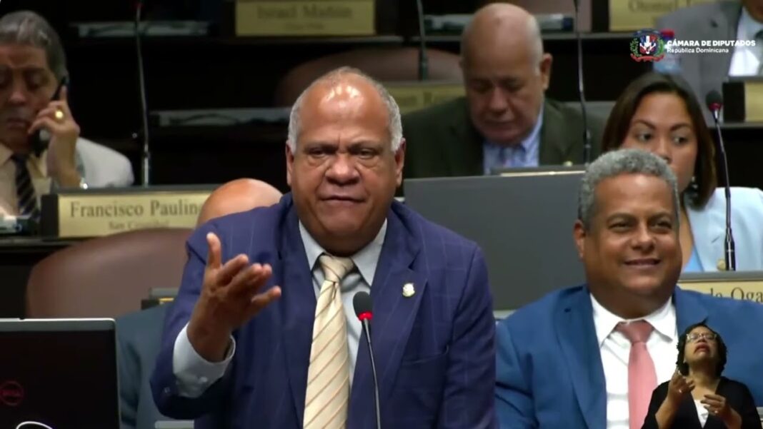 Diputado del PRM someterá otra vez proyecto para habilitar a Danilo Medina como candidato presidencial y al presidente Abinader