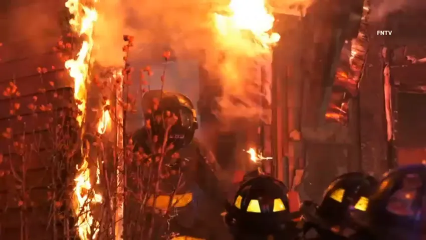 Dos personas resultaron gravemente heridas en un incendio en una casa en Maspeth, Queens