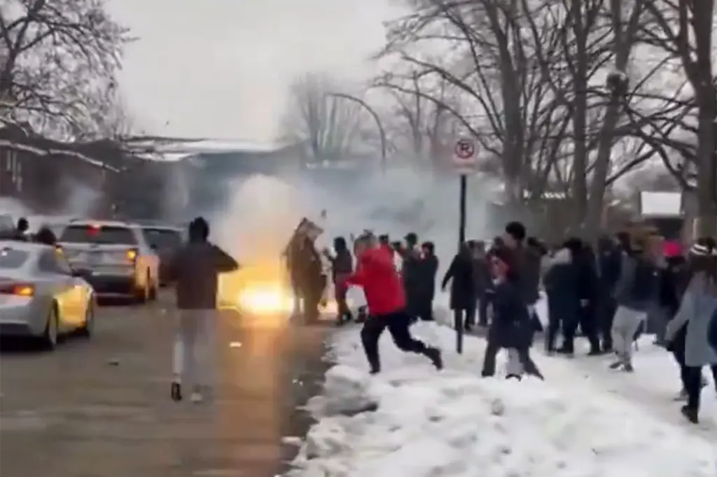 Manifestantes furiosos contra ICE lanzaron bolas de nieve a agentes federales para proteger a pandillero del Tren de Aragua de Chicago,