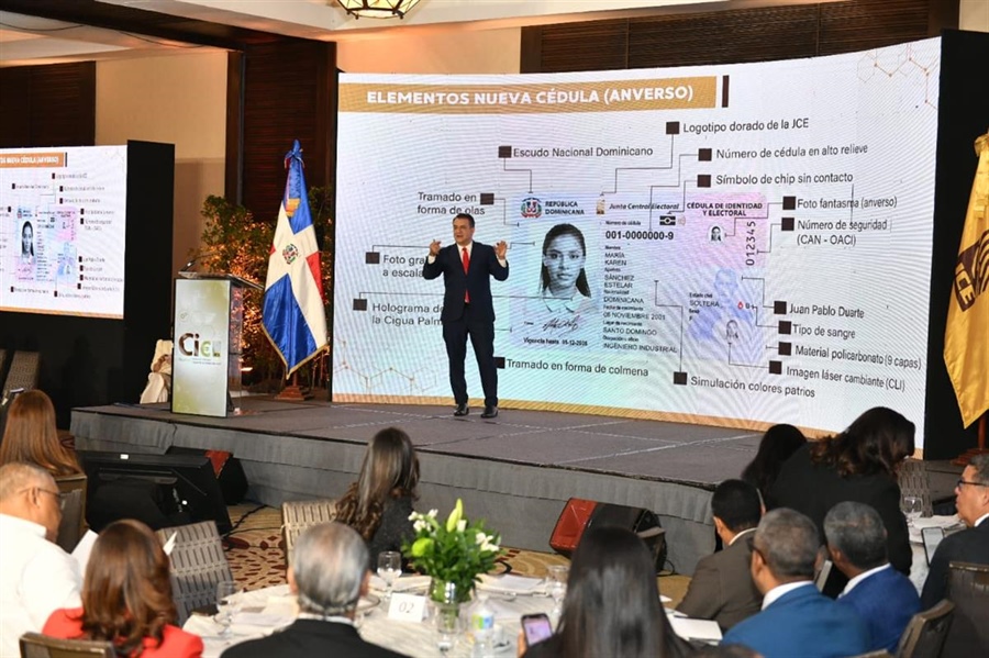 La JCE presenta diseño de las nuevas cédulas dominicana a periodistas, comunicadores y líderes de opinión