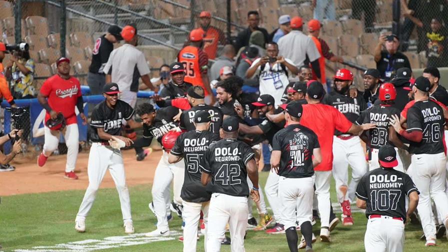 Leones superan a Toros en 11 entradas y comienzan con 2-0 en el round robin
