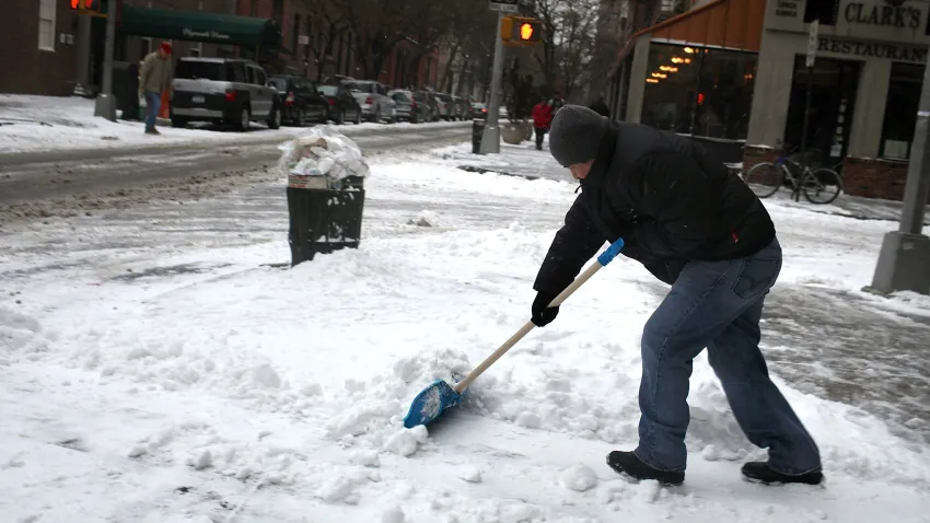Partes de Nueva York recibió más de 8 pulgadas de nieve y en Nueva Jersey se registraron acumulaciones menores