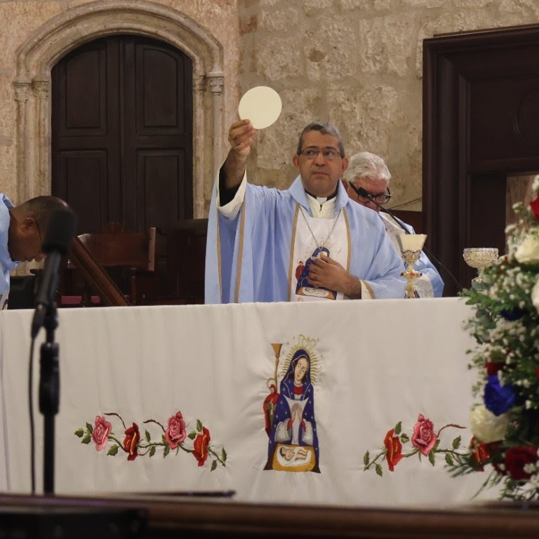 Monseñor Morel Diplán exige castigo a los que negaron salud al pueblo dominicano