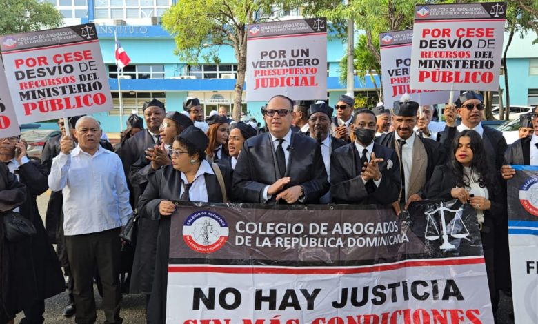 En el Día Del Poder Judicial el Colegio de Abogados realiza protesta, calificó el 2025 como un año de retroceso