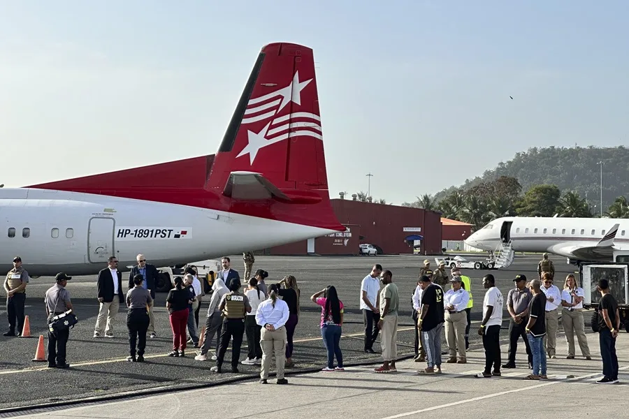 Colombia reanuda vuelos de repatriación de EE.UU. a pocos días de reunión de Petro y Trump