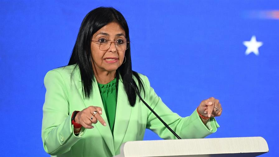 Presidenta venezolana cambia comandantes militares regionales tras caída de Maduro