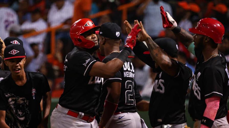 Socrates Brito pega jonrón y empuja tres; Leones extienden su invicto a cinco triunfos