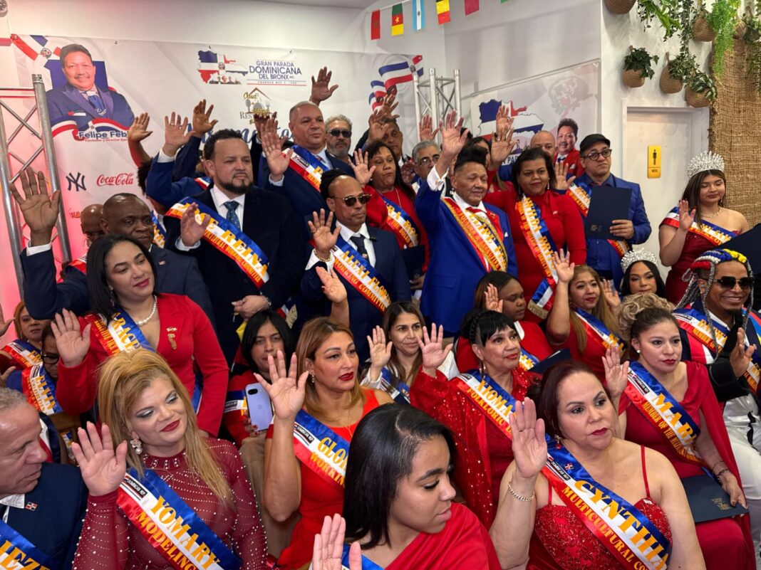 Asambleísta Tapia juramenta nueva directiva de Gran Parada Dominicana del Bronx, NY