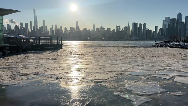 NYC Ferry suspende sus servicios hasta nuevo aviso debido a la acumulación de hielo en los ríos East y Hudson