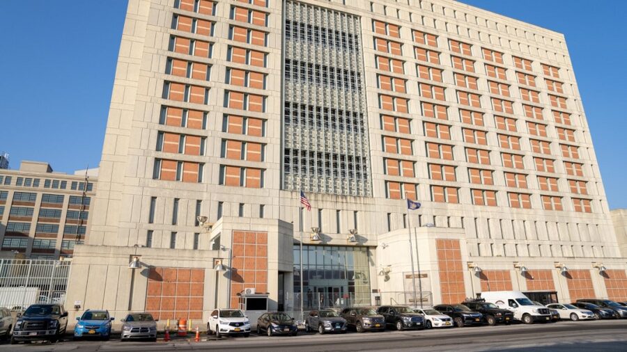 Este es el Centro de Detención Metropolitano de Brooklyn, una cárcel con prisioneros de alto perfil, donde se encuentra Nicolás Maduro