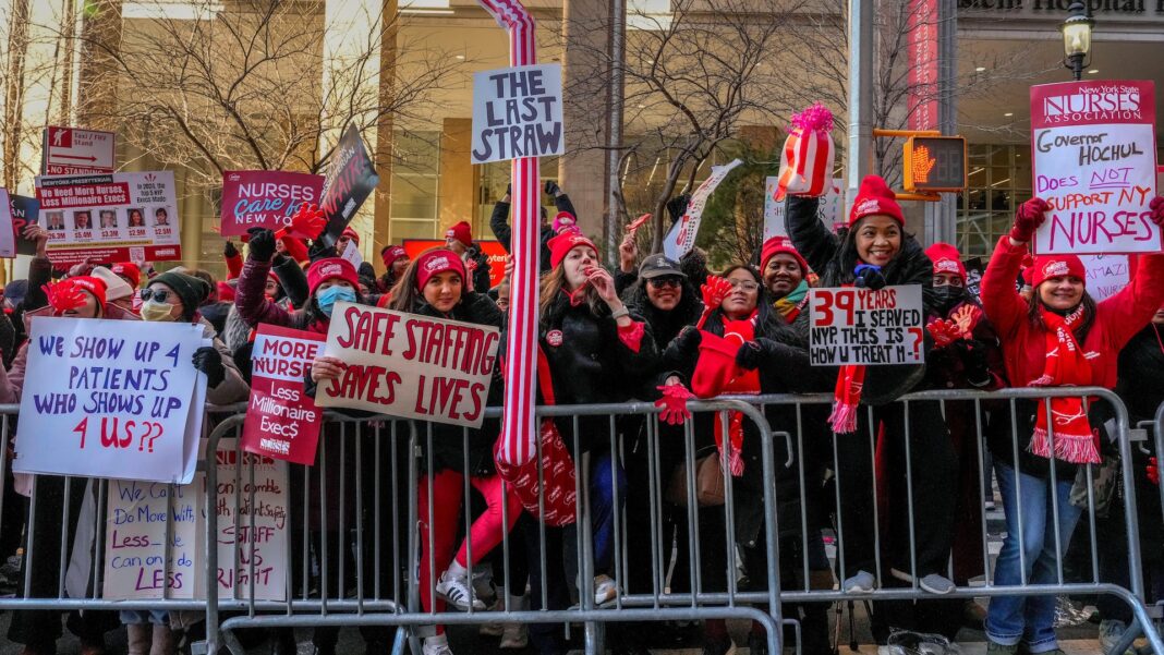 Enfermeros tras varias semanas en huelga en Nueva York piden seguridad en los hospitales