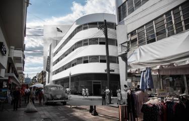 Señor Presidente Instruya urgente para estos casos, edificios y casas historicas abandonados y en ruinas!!