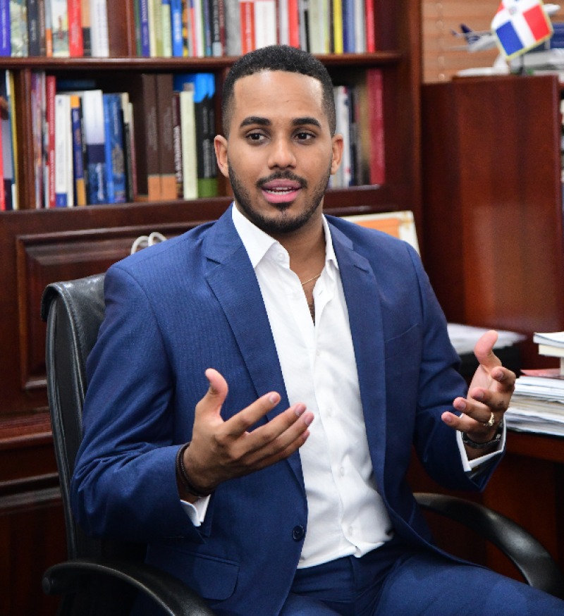 Presidente Abinader destituye al rector del ITLA mediante el Decreto núm. 39-26, tras denuncia de cobro de comisión