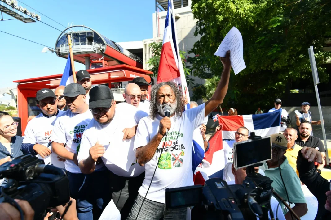 Marcha caravana en protesta por planes de explotación minera en la cordillera Septentrional
