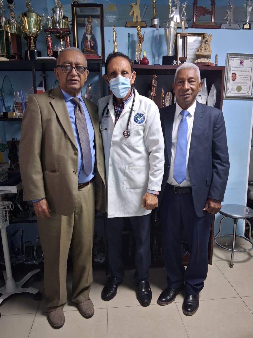 Directivos de Solidaridad Internacional, Inc. visitan clínica Dr. Cruz Jiminián