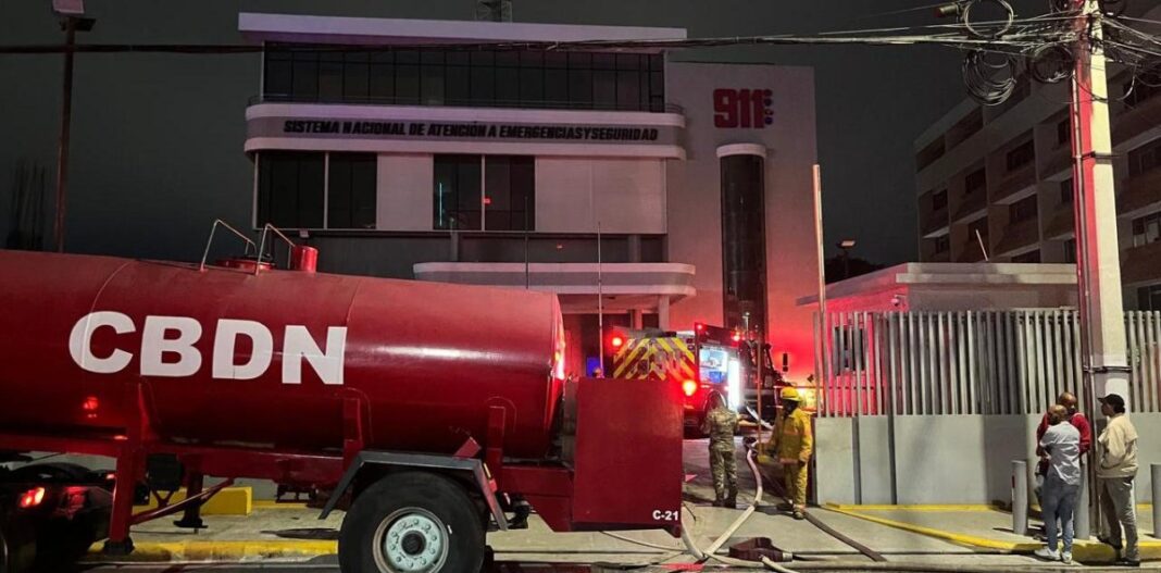 Se registra incendio en la sede del 9-1-1; seis empleados afectados