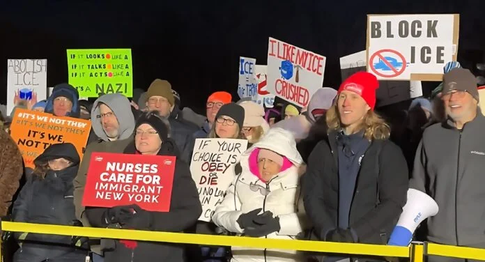 ICE compra un almacén en el estado de Nueva York para centro de detención y desata rechazo