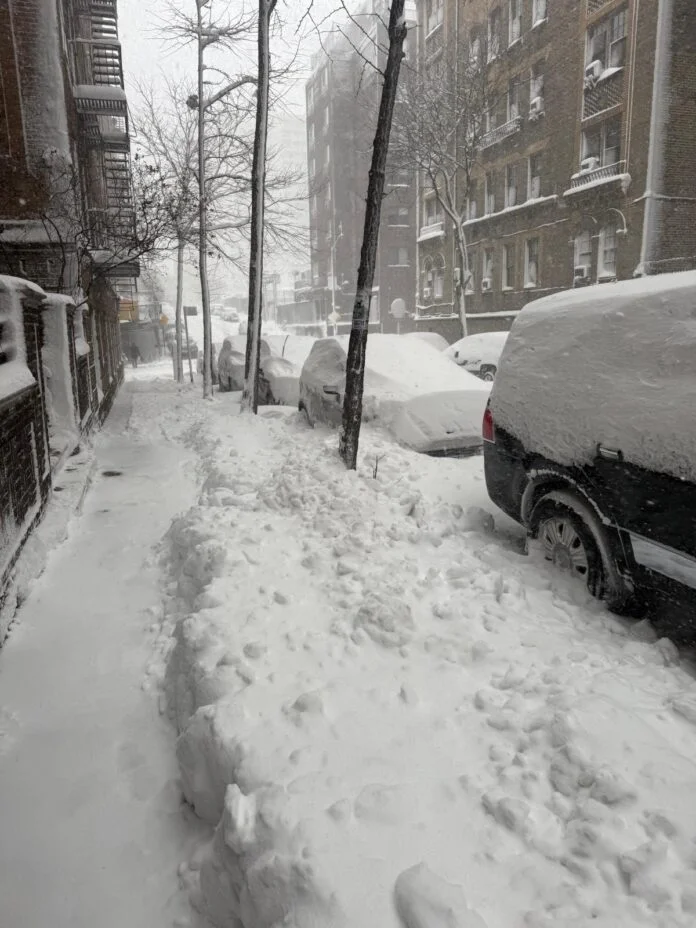 Ciudad de NY declara oficialmente fin de la tormenta invernal -propietarios deben limpiar aceras