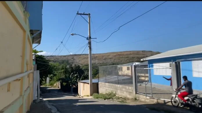 Comunidad de Santa Lucía en Santiago Oeste se opone a que se instalen, contenedores o pozos para depositar desechos contaminantes en la empobrecida zona