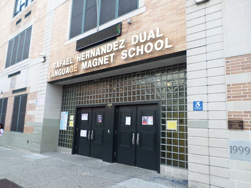 Niña de 11 años bajo custodia por apuñalar a un niño de 12 años dentro de la escuela Highbridge, Bronx, NY