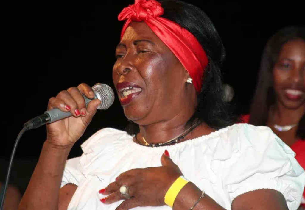 Residentes de Villa Mella despiden a la reina de la salve, Enerolisa Nuñez