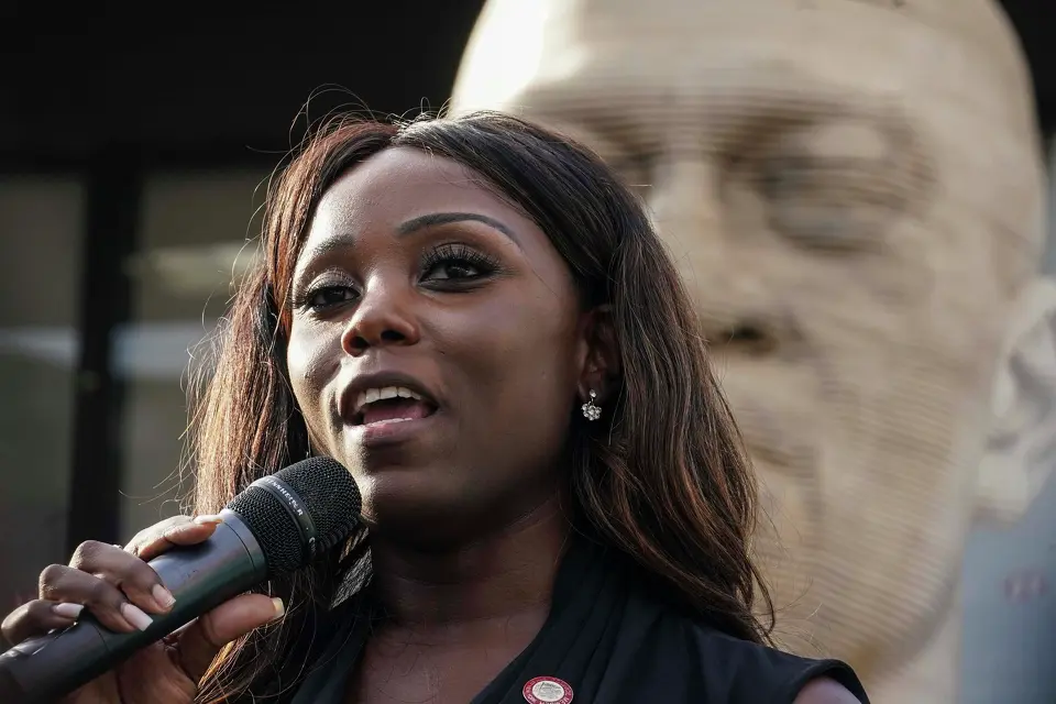 Investigan si concejala de NYC y asistente de Hochul aceptaron sobornos