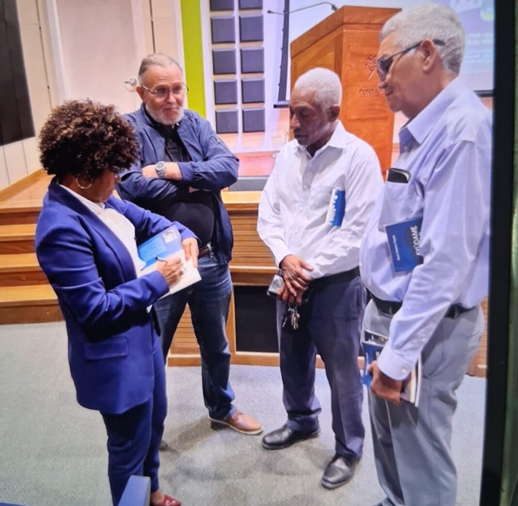 Escritora banileja presenta libro “Ayúdame a salir del país” en Centro Cultural Perrelló