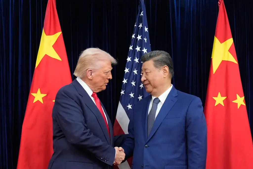 Trump afirma que China acepta no enviar armas a Irán y predice que Xi Jinping le dará un «abrazo enorme» El presidente Trump predijo que el presidente chino Xi Jinping "me dará un abrazo enorme" cuando se reúnan los días 14 y 15 de mayo.AP