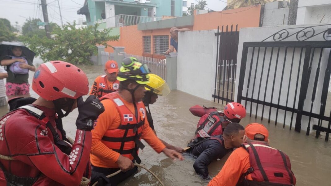 Dos muertes por lluvias: embarazada fallece ahogada y niño muere por colapso de pared en RD Dos muertes por lluvias: embarazada fallece ahogada y niño muere por colapso de pared en RD