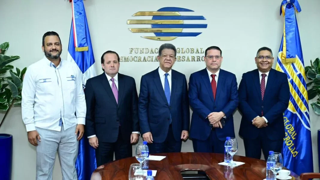 Expresidente Leonel Fernández sostiene sacrificios debe asumirlos el Gobierno dominicano tras reunión con comisión oficial Expresidente Leonel Fernández sostiene sacrificios debe asumirlos el Gobierno dominicano tras reunión con comisión oficial