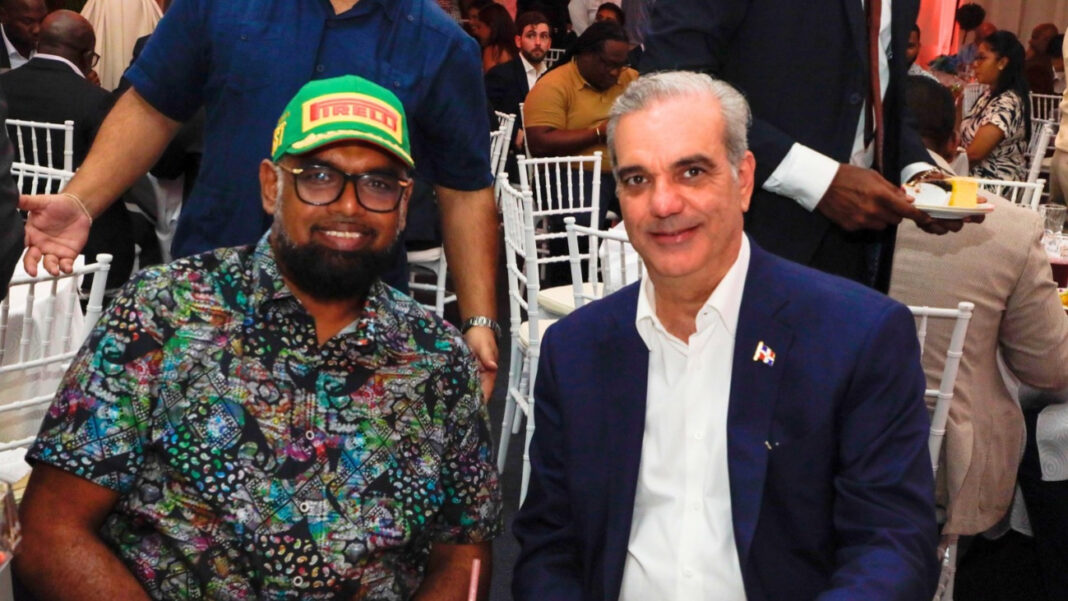 Presidente Abinader llega a Guyana para reunirse con su homólogo Mohamed Irfaan Ali Presidente Abinader llega a Guyana para reunirse con su homólogo Mohamed Irfaan Ali