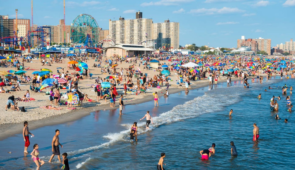 Abrirán este sábado en NYC las playas públicas, con miles de dominicanos asistiendo Abrirán este sábado en NYC las playas públicas, con miles de dominicanos asistiendo