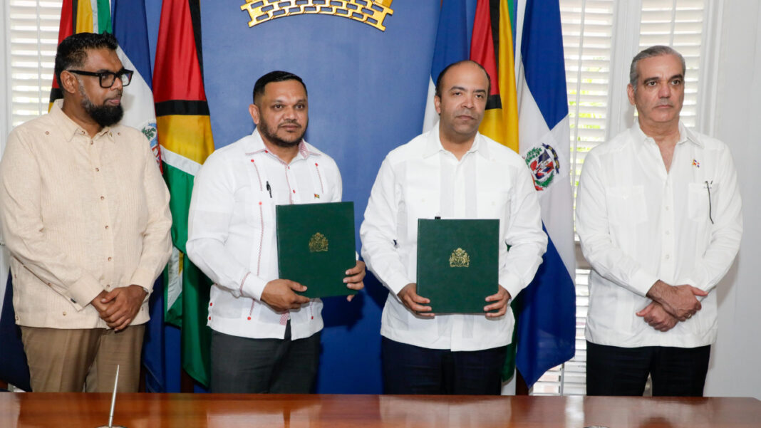 La República Dominicana y Guyana firman contrato para exploración de bloque petrolero en Guyana La República Dominicana y Guyana firman contrato para exploración de bloque petrolero en Guyana