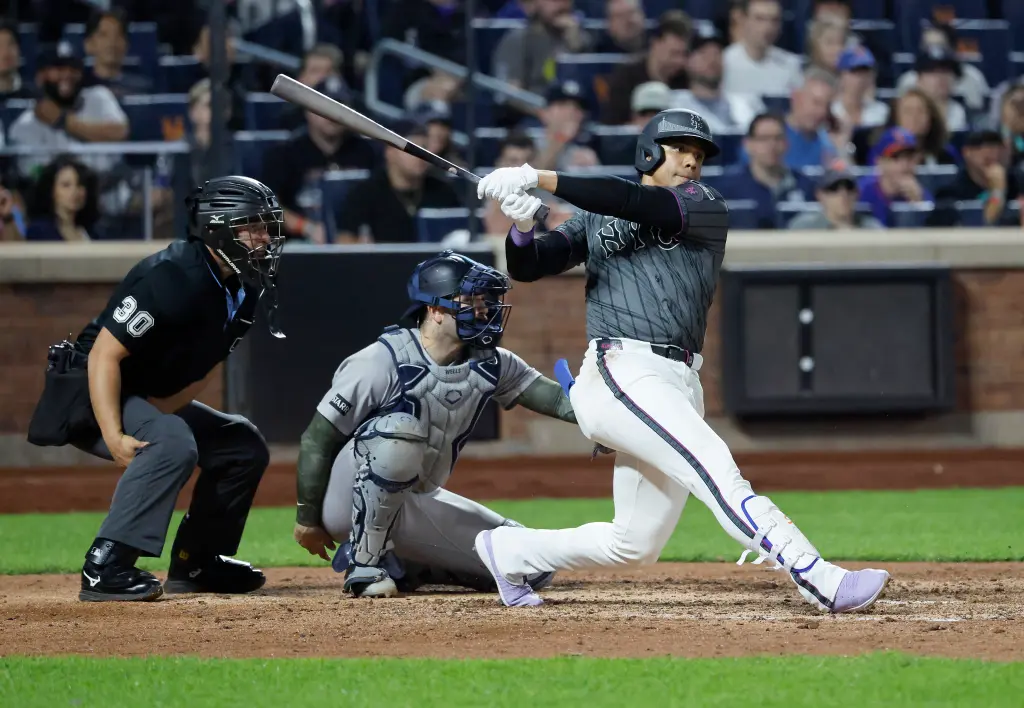 Juan Soto conecta un sencillo durante la victoria de los Mets por 6-3 sobre los Yankees el 16 de mayo de 2026 en el Citi Field.Jason Szenes para el NY Post