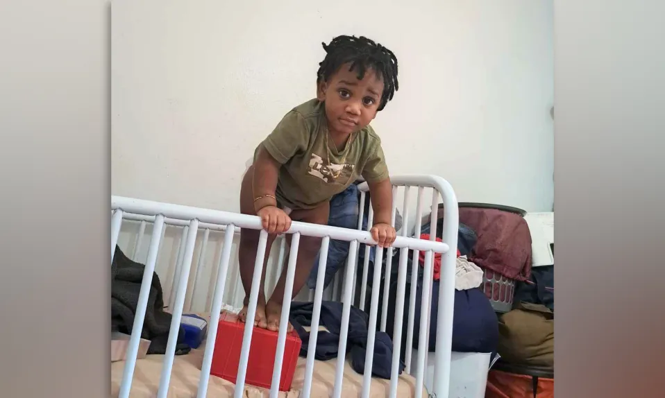 Niño de un año muere y otros dos resultan gravemente heridos en incendio de El Bronx Niño de un año muere y otros dos resultan gravemente heridos en incendio de El Bronx