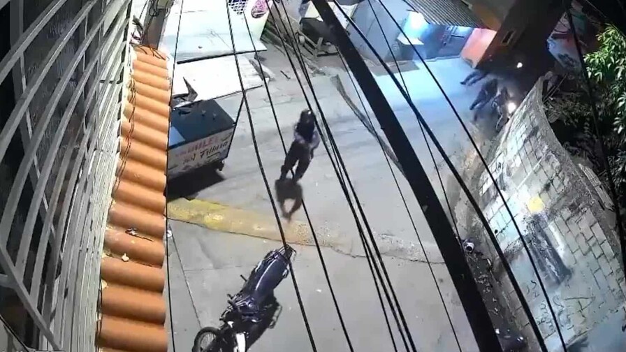 Fuerte enfrentamiento a tiros en el km 14 de la Duarte: matan un sargento de PN y dos «delincuentes» Fuerte enfrentamiento a tiros en el km 14 de la Duarte: matan un sargento de PN y dos «delincuentes»