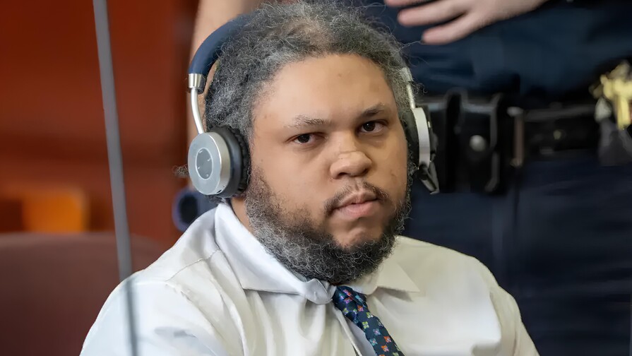 Sentencian a dominicano a 40 años de prisión por asesinato de cuatro personas en Nueva York Expandir imagenSentencian a dominicano a 40 años de prisión por asesinato de cuatro personas en Nueva York Randy Santos, acusado de asesinar a cuatro personas desamparadas en medio un supuesto brote psicótico. (FUENTE EXTERNA)