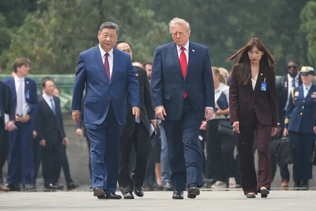 Trump, con aires de león, despliega una «jugada de poder» mientras él y Xi muestran «afecto genuino» durante la histórica cumbre con China Trump, con aires de león, despliega una «jugada de poder» mientras él y Xi muestran «afecto genuino» durante la histórica cumbre con China