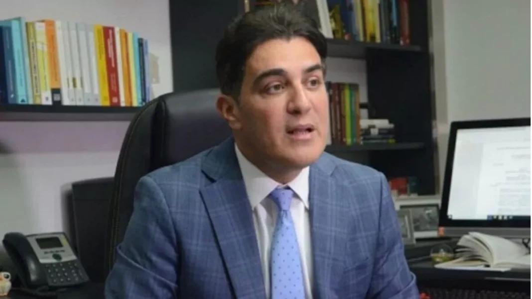 urista Julio Cury explica por qué el caso Jet Set podría ser recalificado como homicidio con dolo eventual; Familiares de víctimas marchan frente al Palacio de Justicia para exigir sanciones urista Julio Cury explica por qué el caso Jet Set podría ser recalificado como homicidio con dolo eventual; Familiares de víctimas marchan frente al Palacio de Justicia para exigir sanciones