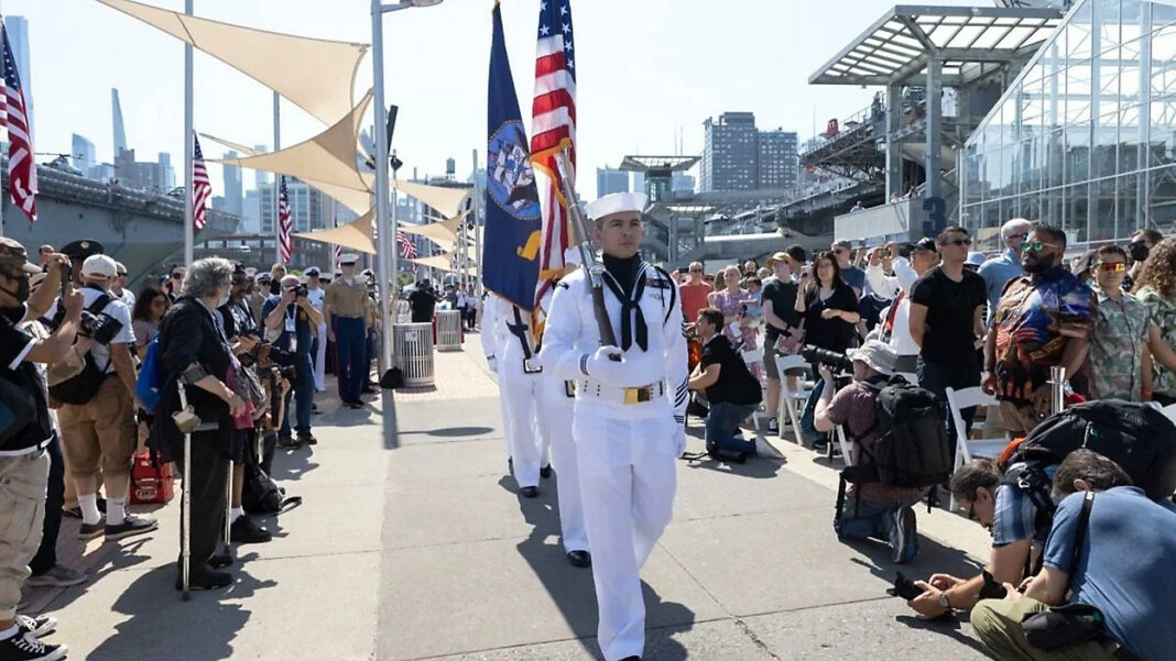 Nueva York conmemora el Día de los Caídos a bordo del Museo Intrepid Nueva York conmemora el Día de los Caídos a bordo del Museo Intrepid