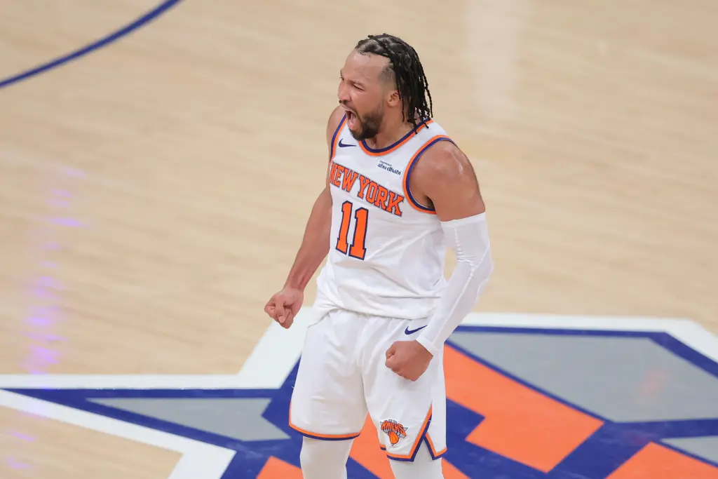 Los Knicks protagonizan una remontada increíble para vencer a los Cavaliers en una emocionante victoria en tiempo extra en el primer partido. Jalen Brunson celebra durante la victoria de los Knicks por 115-104 en tiempo extra sobre los Cavaliers en el Juego 1 el 19 de mayo de 2026 en el Garden.Brad Penner-Imagn Images