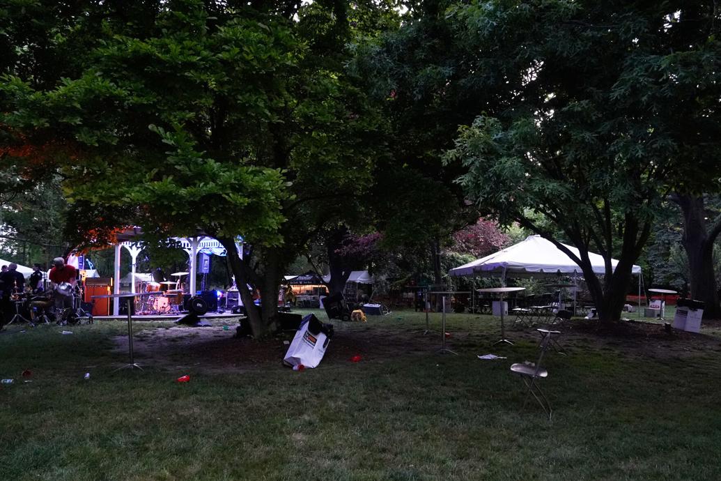 Al menos 12 personas heridas en un tiroteo en festival en Ohio. La policía busca a sospechosos Al menos 12 personas heridas en un tiroteo en festival en Ohio. La policía busca a sospechosos
