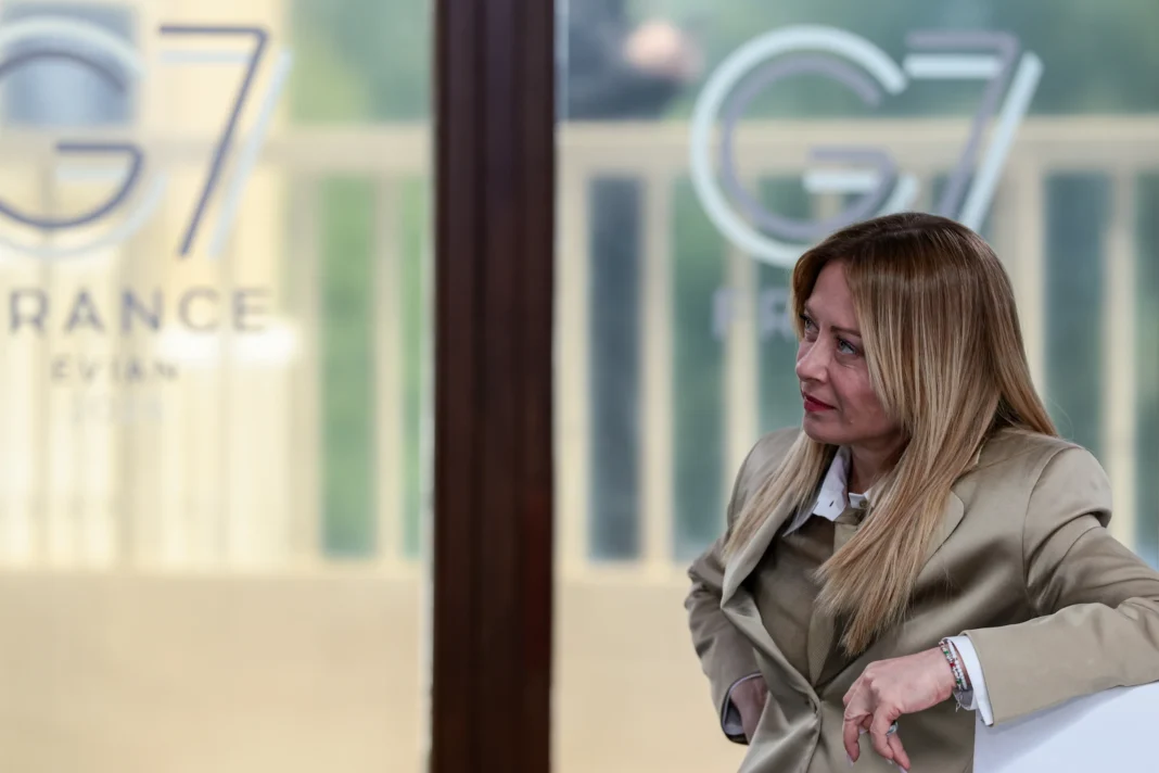 Micrófonos abiertos en el G7 captan charlas informales de líderes mundiales en medio de temas serios Micrófonos abiertos en el G7 captan charlas informales de líderes mundiales en medio de temas serios