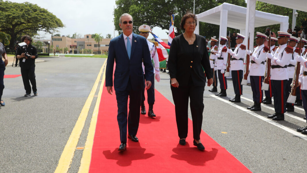 Presidente Abinader recibe a su homóloga de Surinam, Jennifer Geerlings-Simons, en su visita oficial Presidente Abinader recibe a su homóloga de Surinam, Jennifer Geerlings-Simons, en su visita oficial