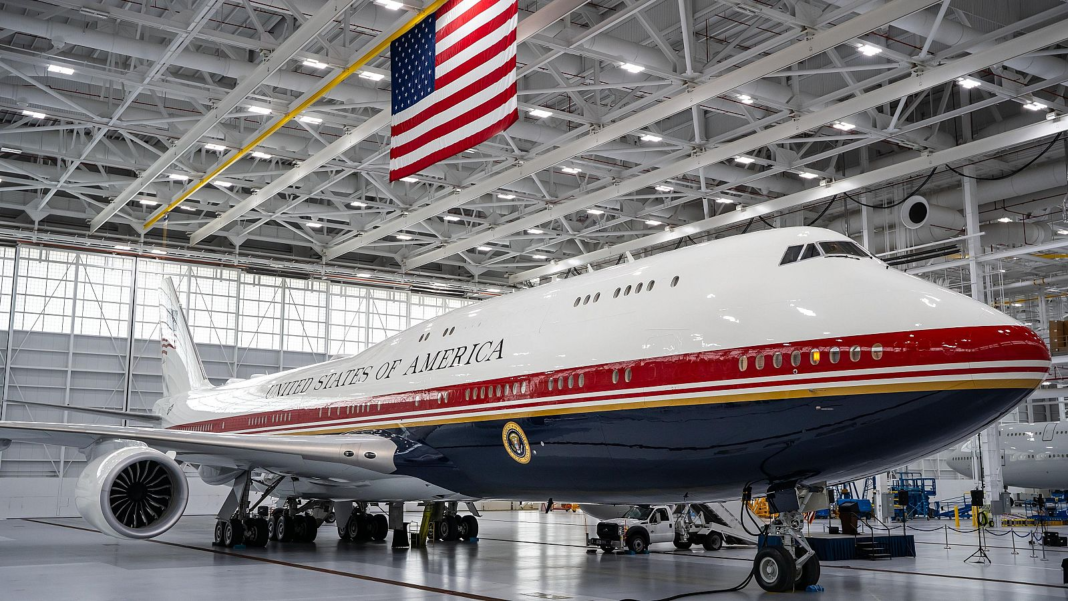 «Nada supera este avión»: Trump presenta el nuevo Air Force One que le regaló Catar «Nada supera este avión»: Trump presenta el nuevo Air Force One que le regaló Catar