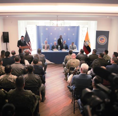Ecuador y Estados Unidos firman acuerdo para reforzar la seguridad en la frontera con Colombia Ecuador y Estados Unidos firman acuerdo para reforzar la seguridad en la frontera con Colombia