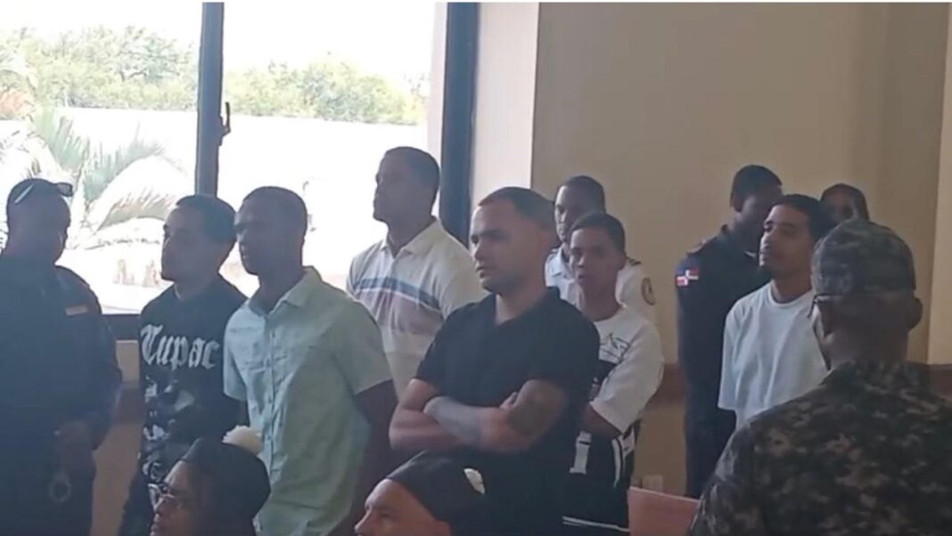 Condenan a seis hombres por asesinato a un niño durante intento de asalto a la sálida Aeropuerto Internacional del Cibao Condenan a seis hombres por asesinato a un niño durante intento de asalto a la sálida Aeropuerto Internacional del Cibao